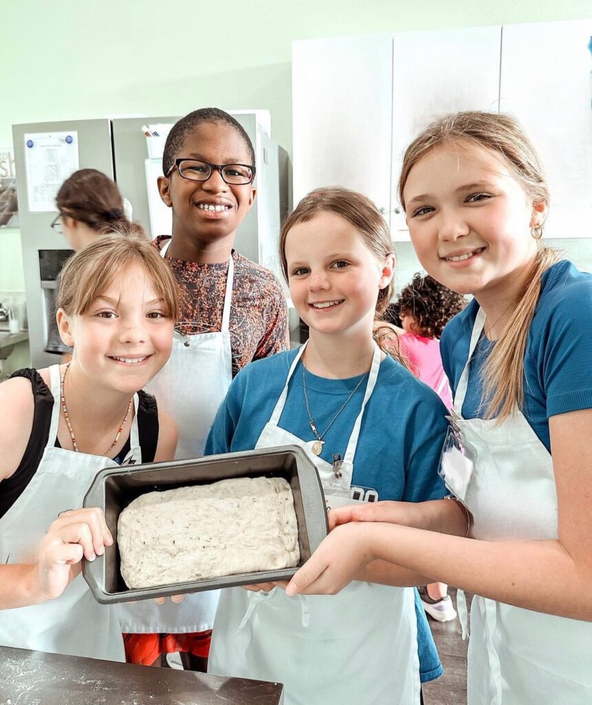culinary-camp-group-bake